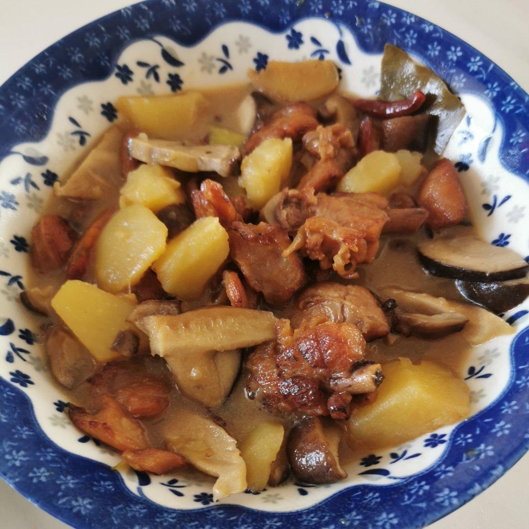 鸡腿炖土豆 上桌秒空盘 汤都喝干了！