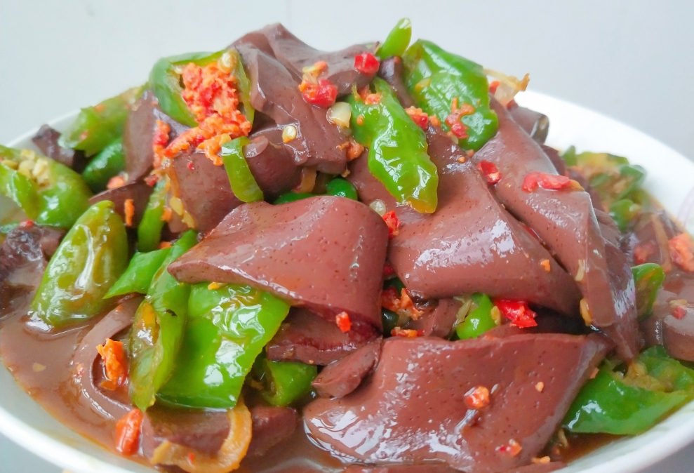 补血菜——猪血炒辣椒的做法