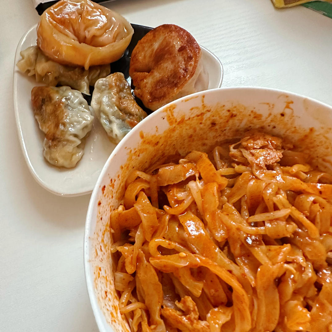 一人暮らしって何か食べよう