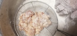 KFC香辣鸡米花（无面包糠版）（附炸鸡裹粉）的做法 步骤5