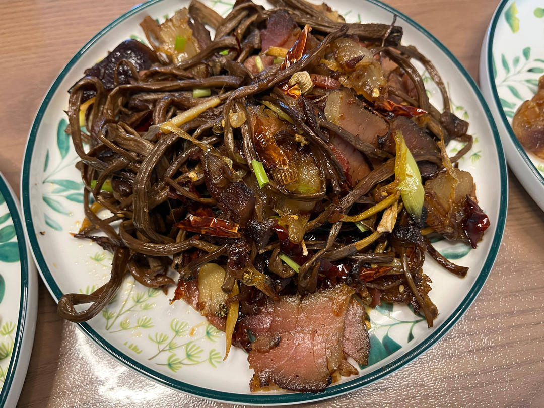 茶树菇炒腊肉