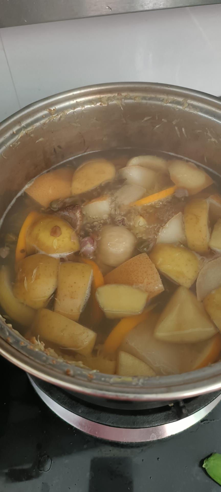 苹果橙雪梨无花果润喉汤的做法