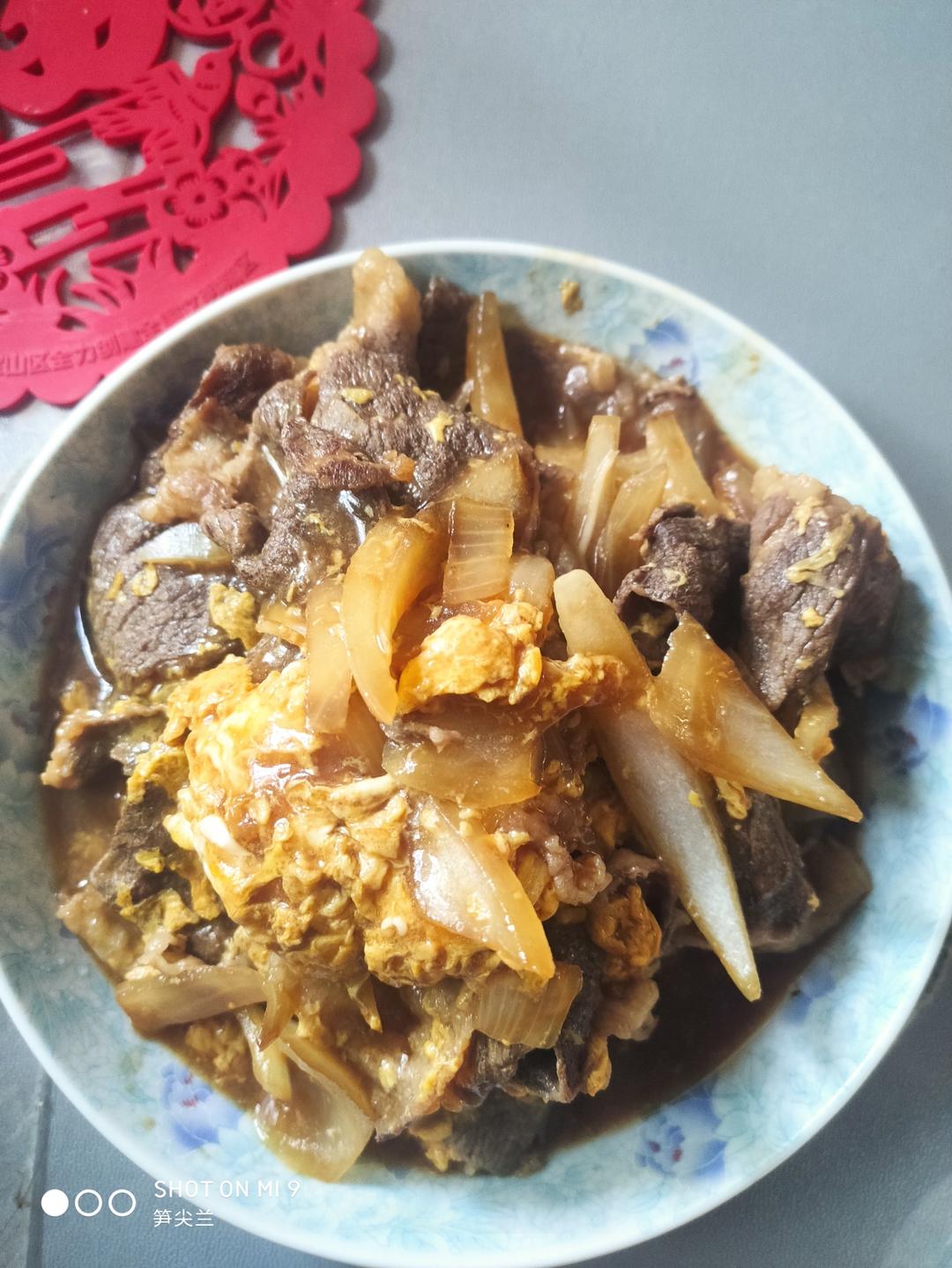 洋葱滑蛋肥牛卷/饭。一个人也要好好吃饭