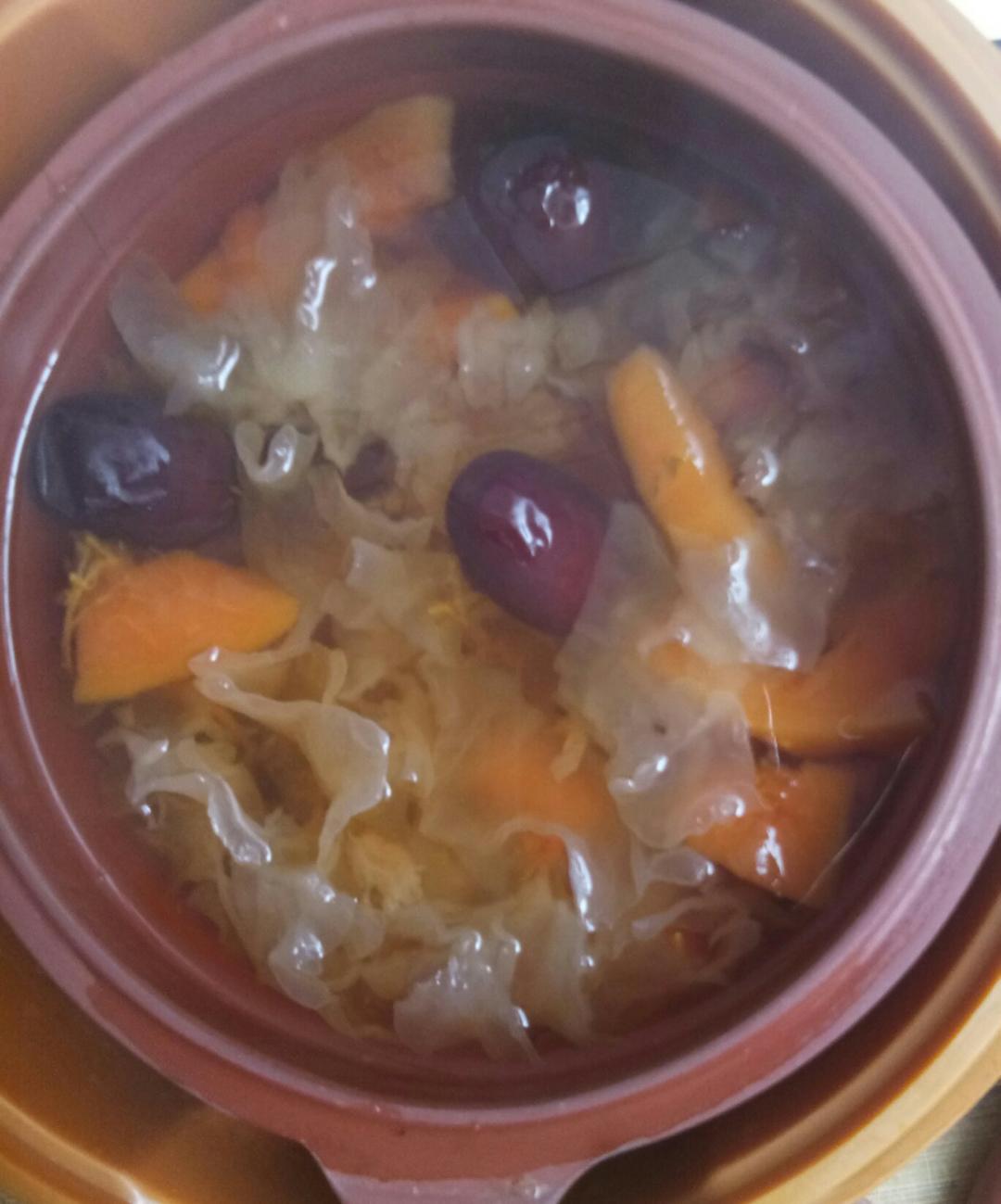 红枣雪耳炖木瓜