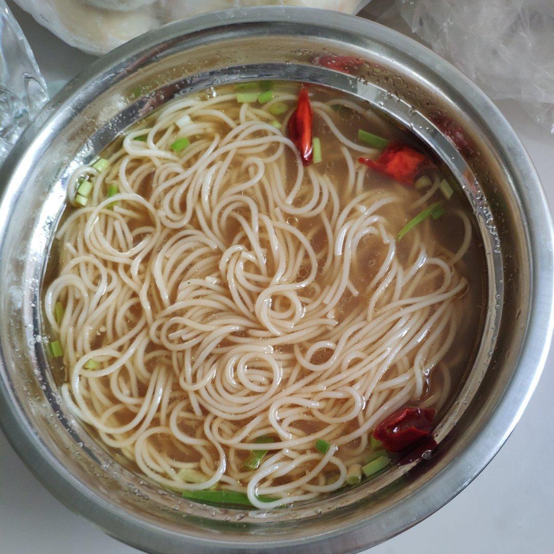 一碗热汤面