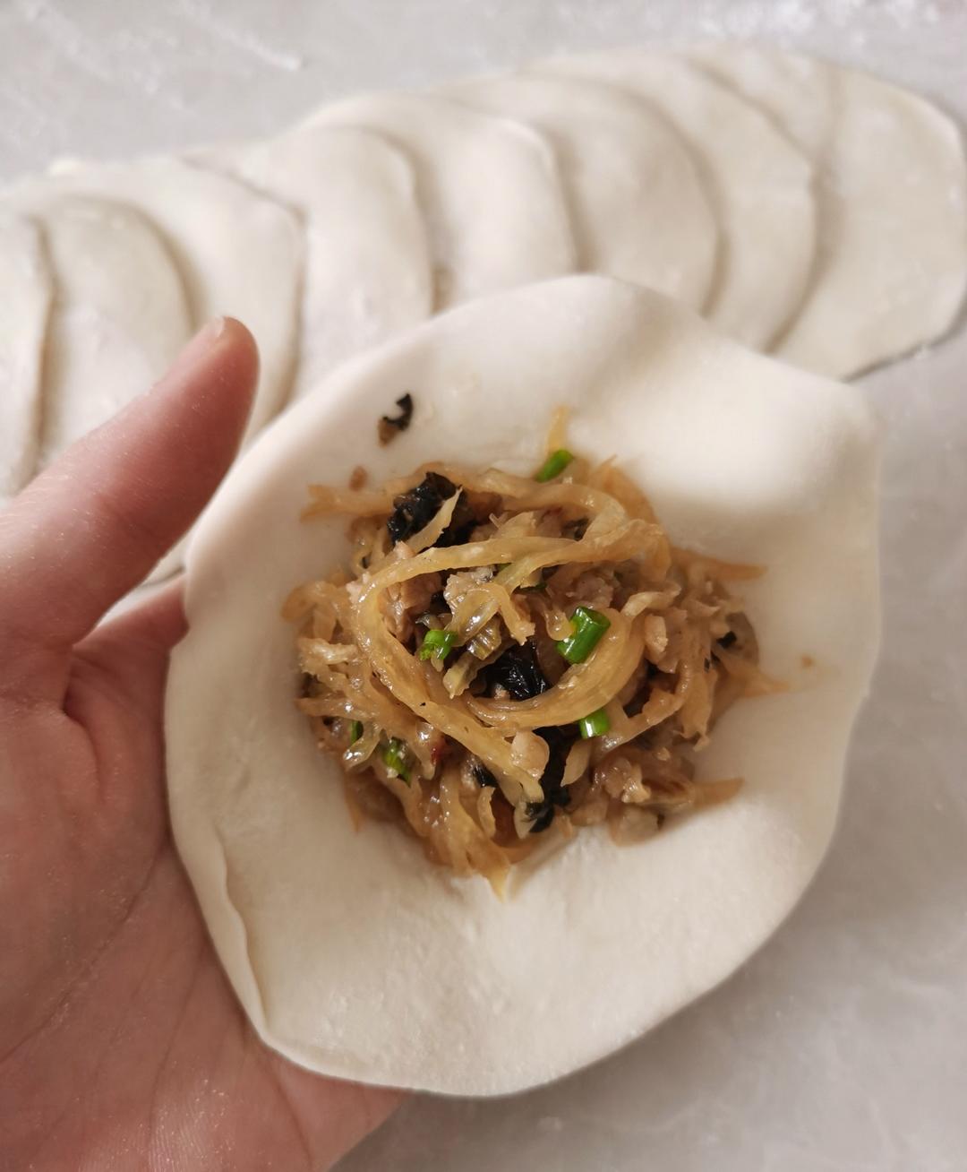 一出笼就抢光的青萝卜丝肉包