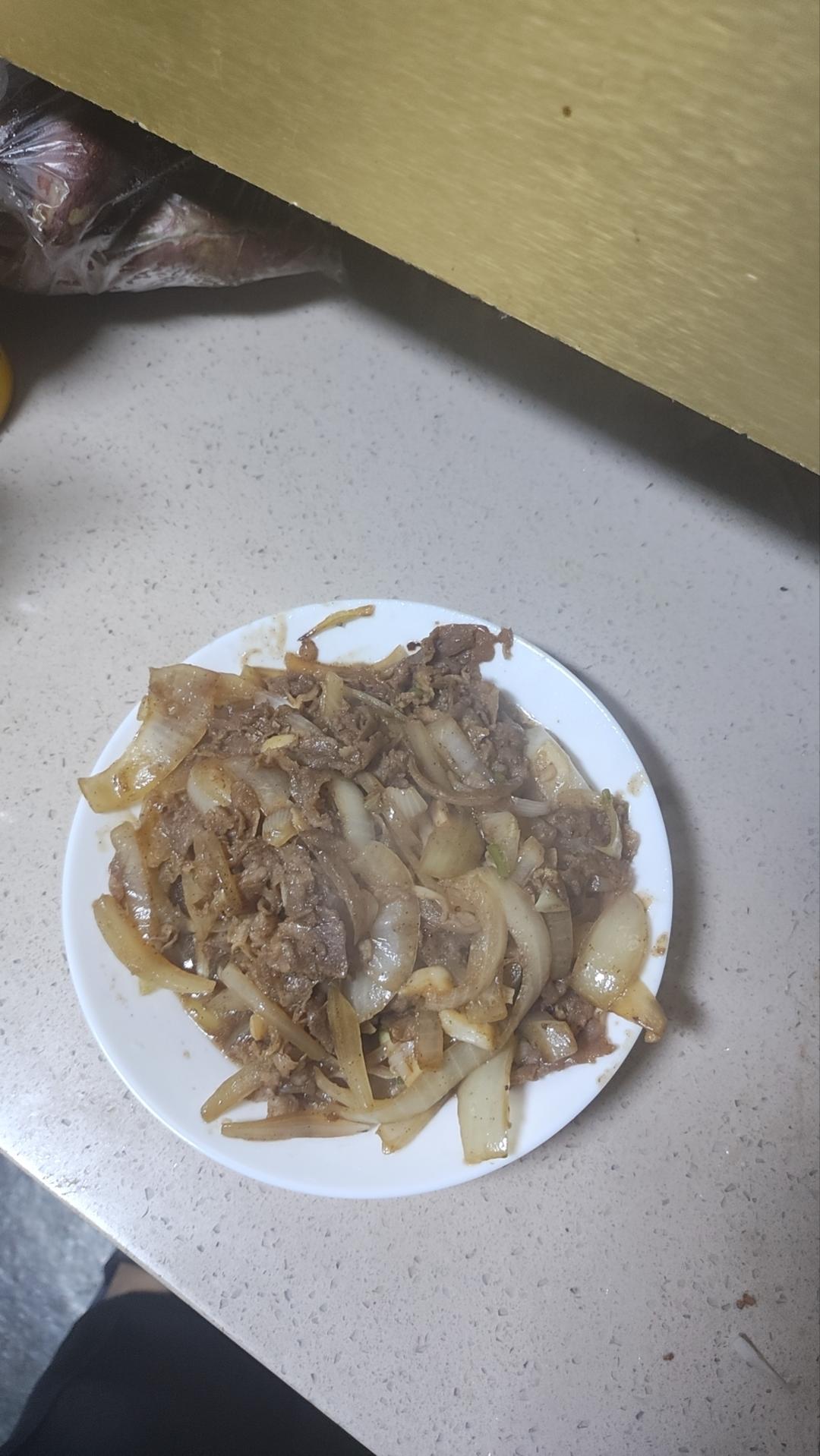 好吃到舔盘的秘制洋葱炒肥牛卷！拌饭巨香