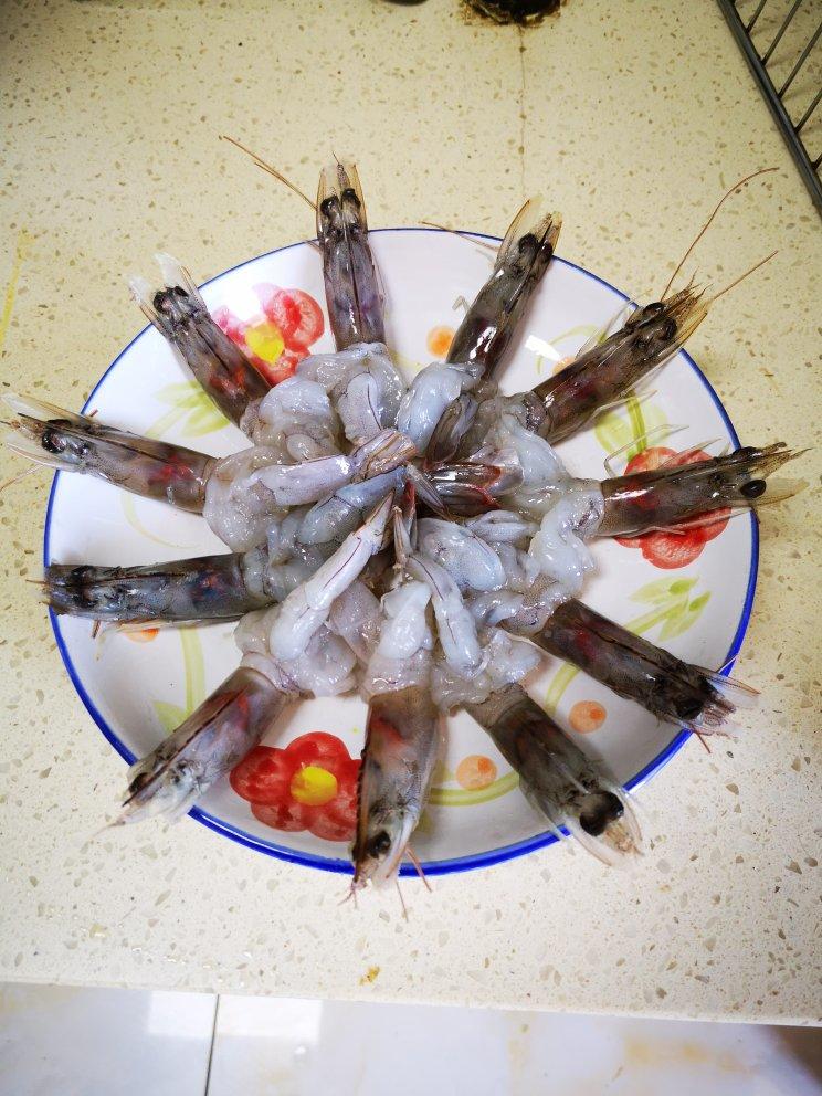 蒜蓉虾，蒜蓉粉丝蒸虾，蒜蓉粉丝开边虾，超详细步骤讲解，味道超好的！