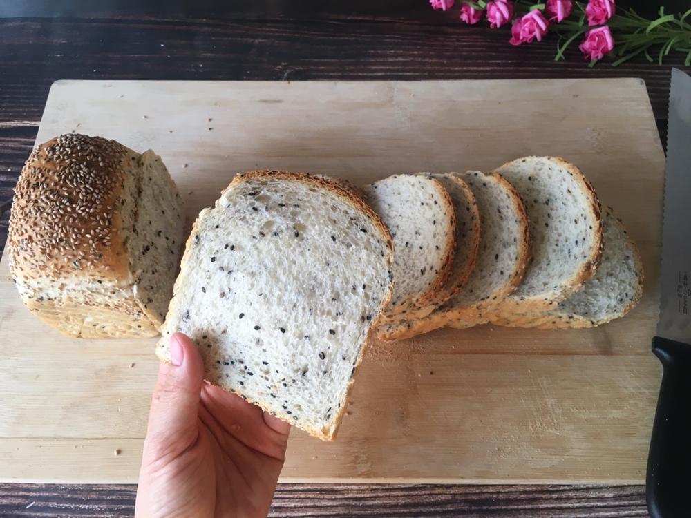 越嚼越香的芝麻吐司面包（液种法）