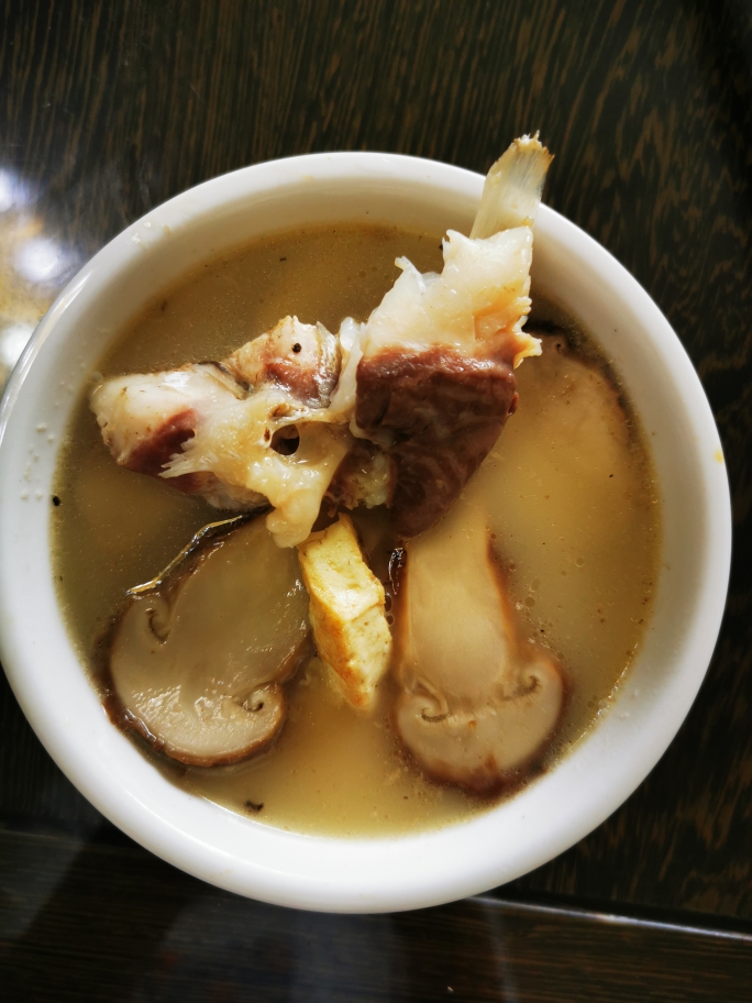 沙煲鲜松茸鱼头豆腐汤的做法