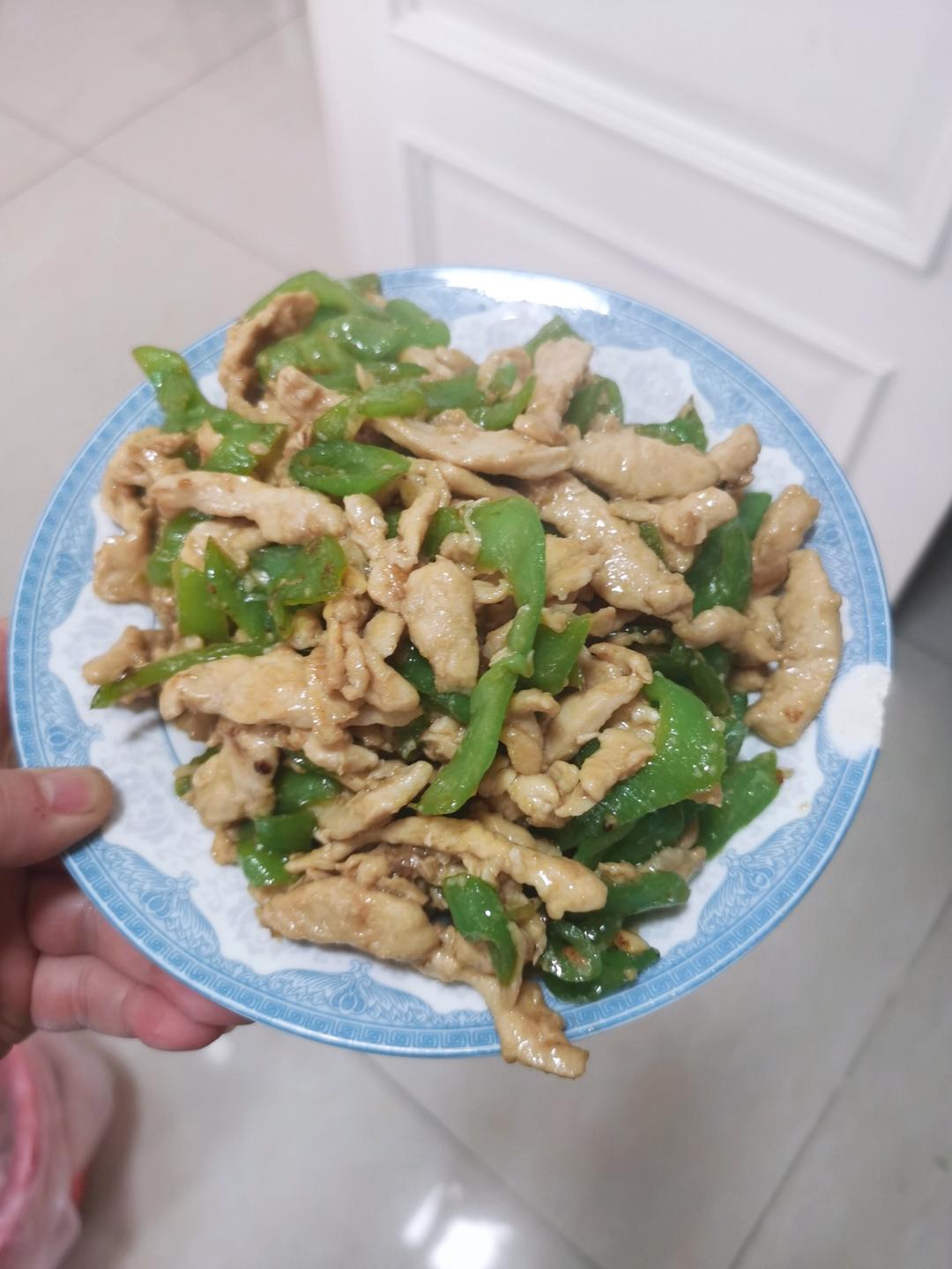 鸡胸肉炒青椒