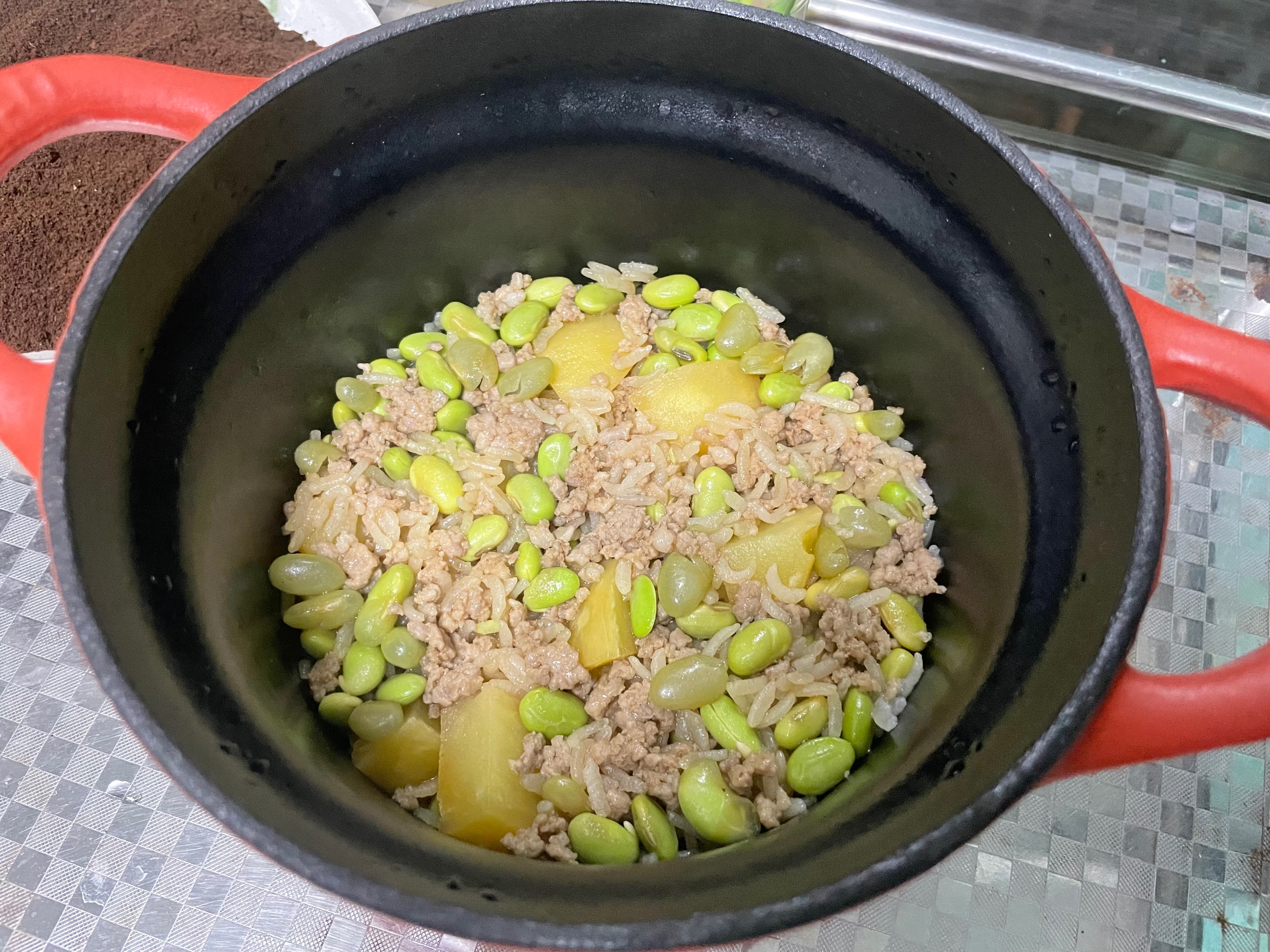 【北鼎小圆锅】毛豆肉沫土豆焖饭的做法