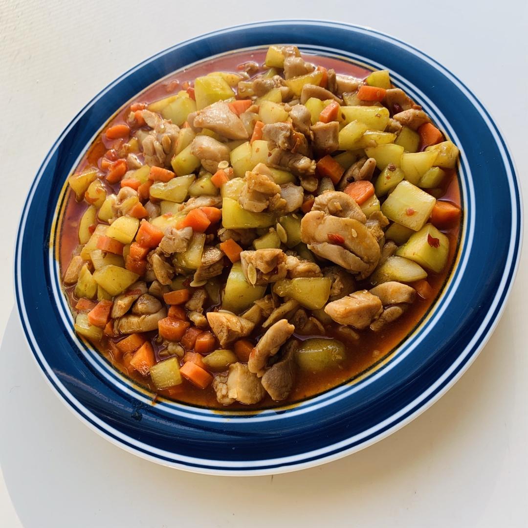 黄瓜胡萝卜鸡块（宫保鸡丁，营养又美味）