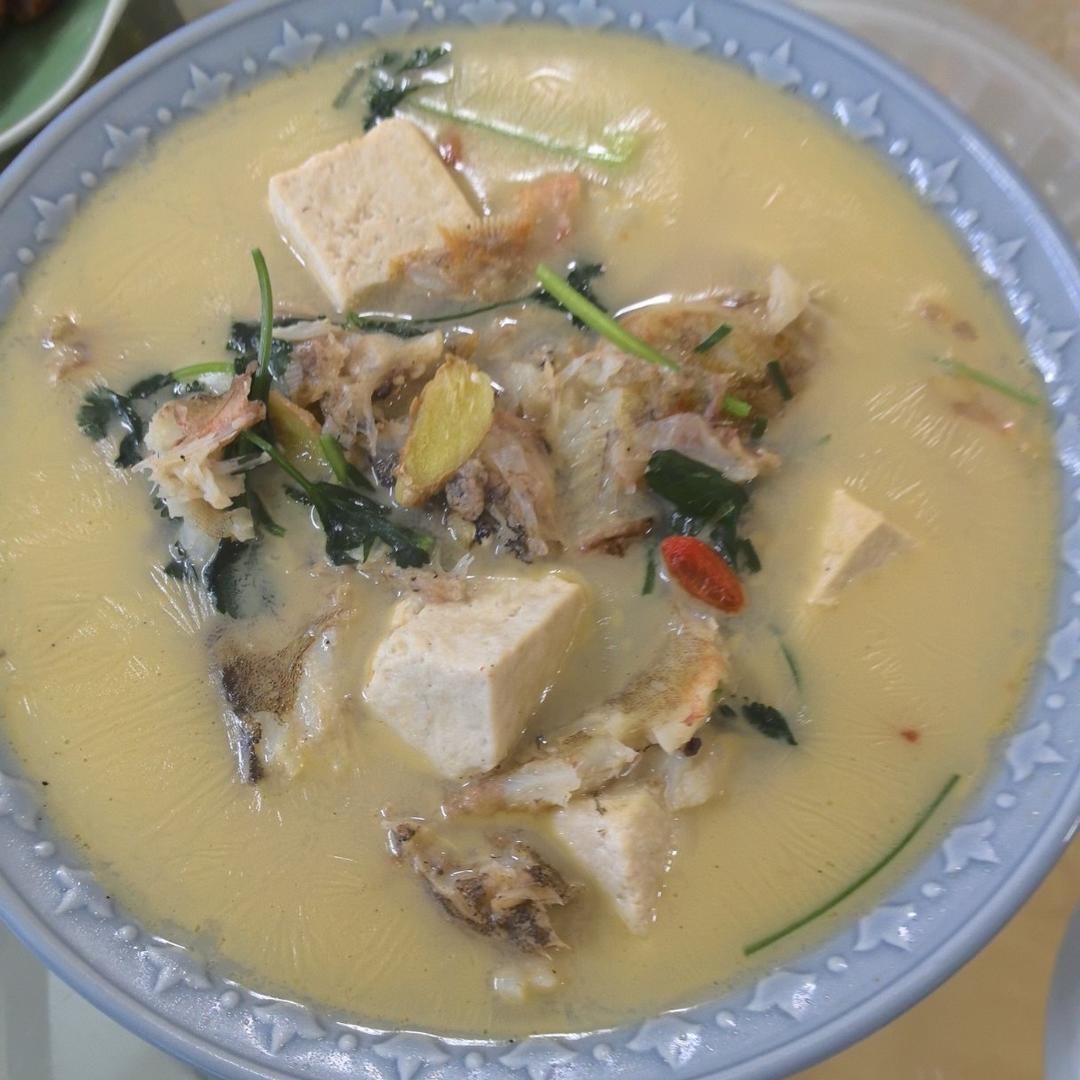 小红斑（石翁鱼）豆腐汤
