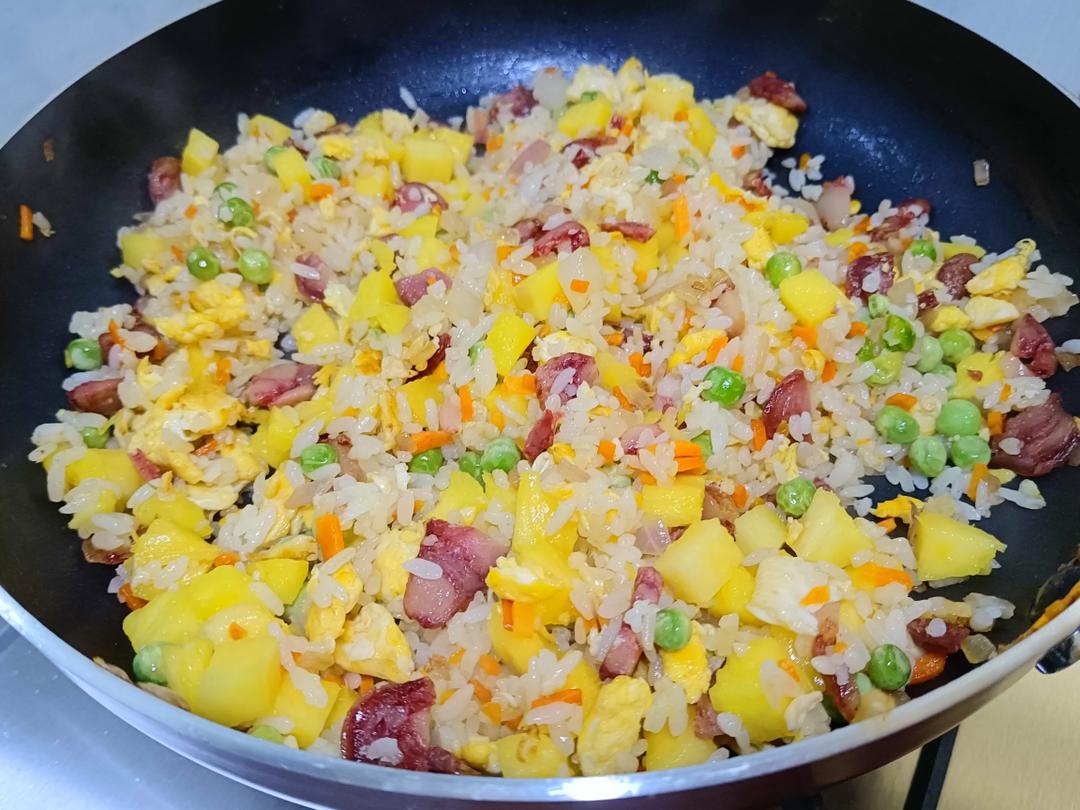 培根菠蘿炒飯的做法 步驟7