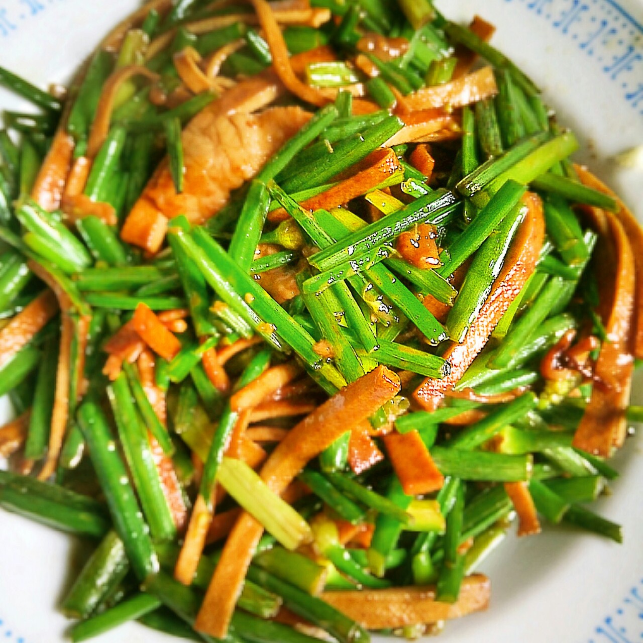 ゞ女王〆做的韭菜花炒肉丝