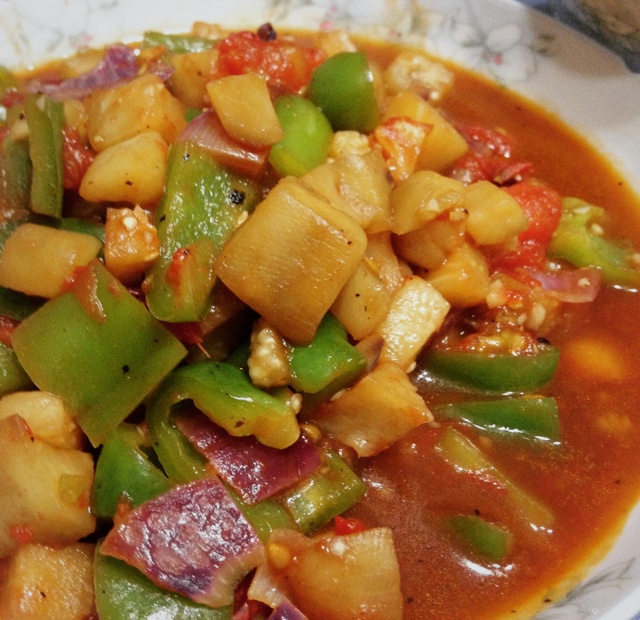 西红柿尖椒炒茄子