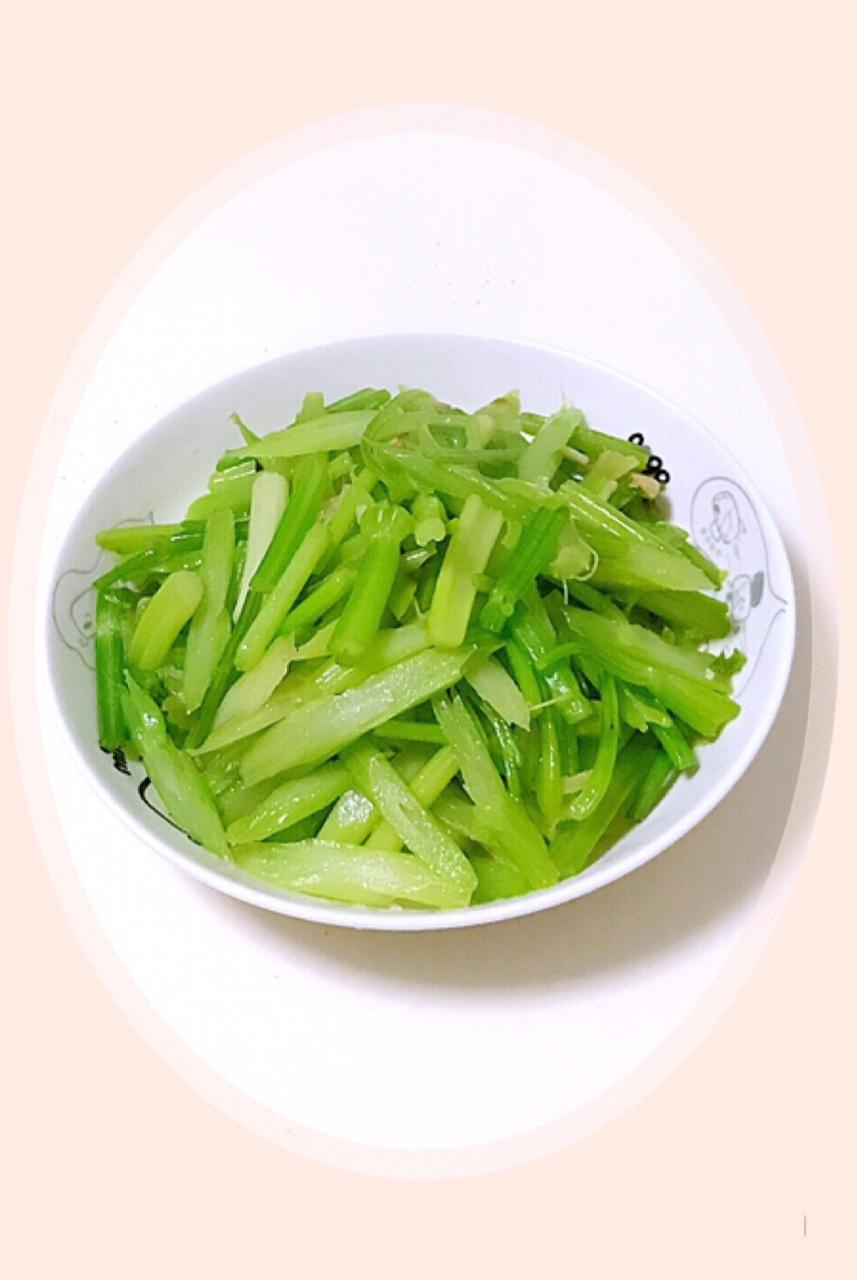 做饭好难学做的清炒芹菜