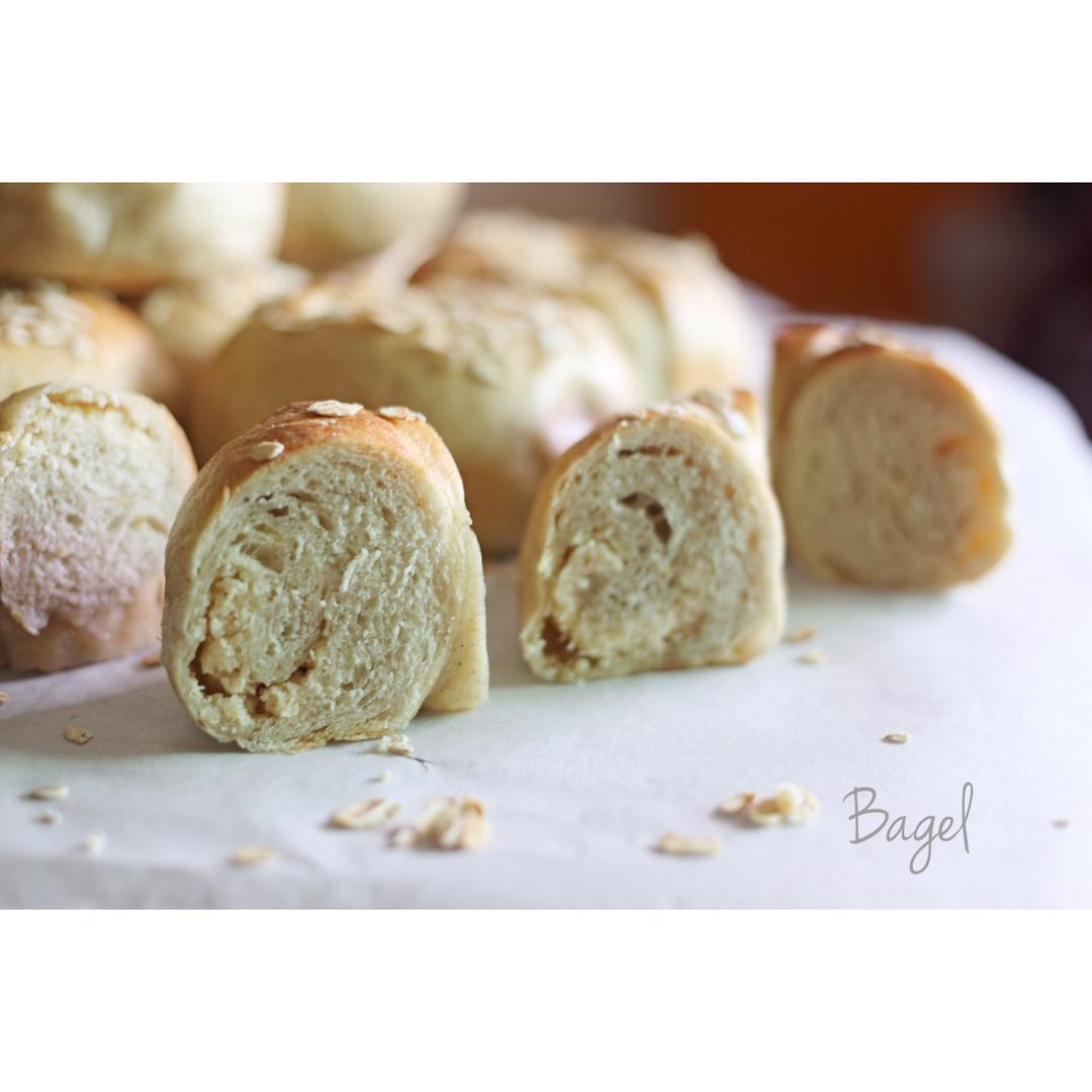 椰香奶酪夹心全麦橙皮贝果