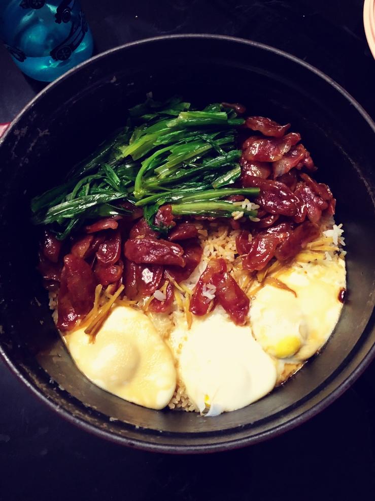 广式腊味煲仔饭