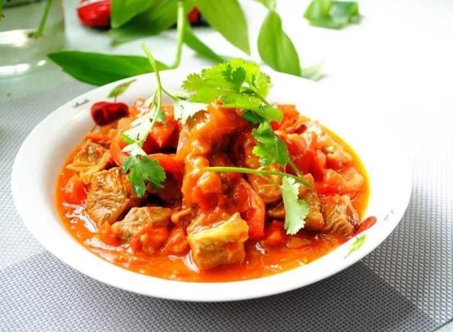 西红柿炖牛腩的做法