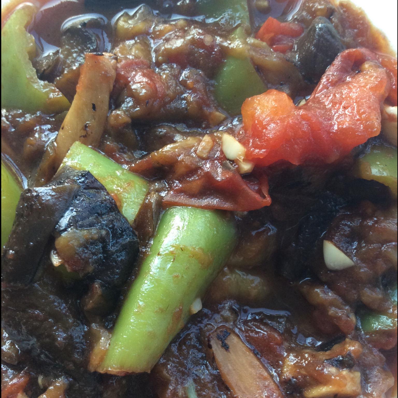 西红柿尖椒炒茄子