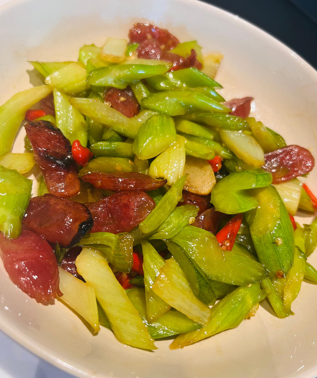 腊肠炒芹菜