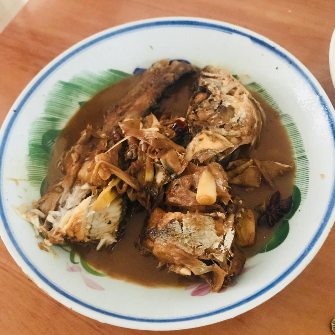 传统中式红烧平鱼