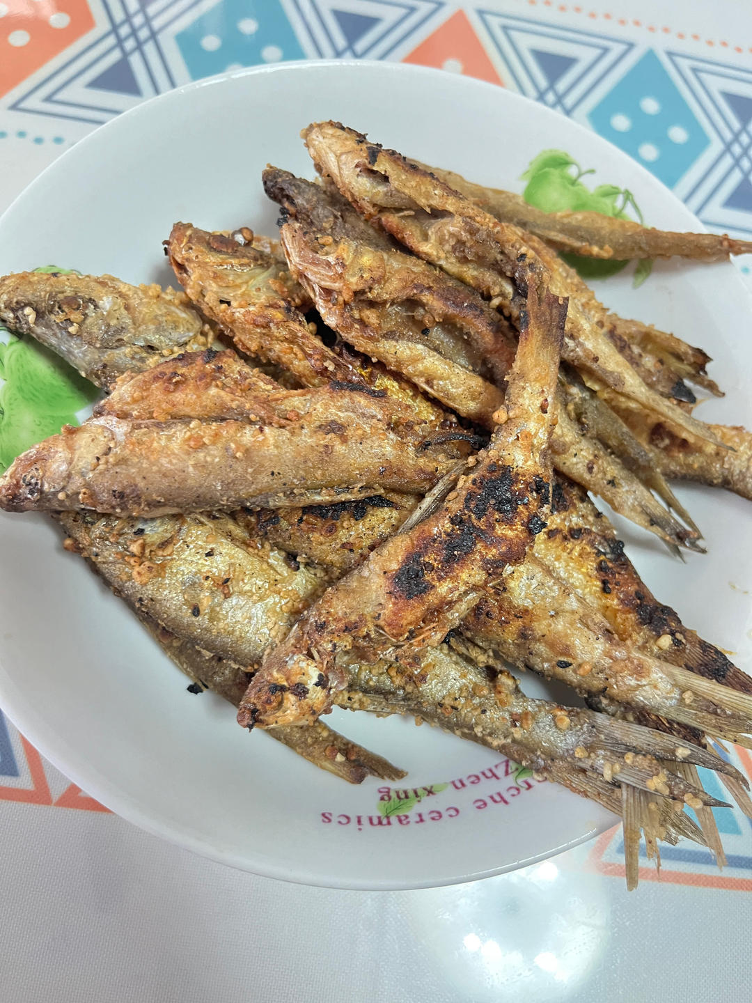 厨师长教你：“干炸小河鱼”的家常做法，金黄酥脆回味无穷