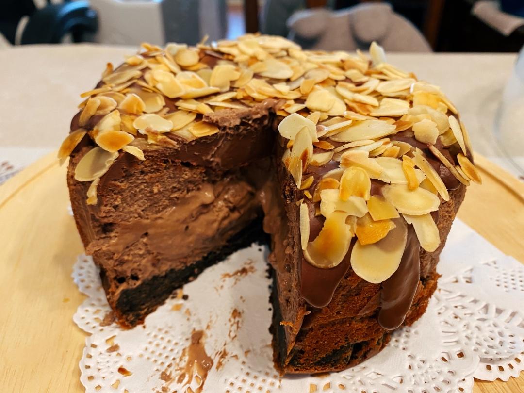 榛果巧克力巴斯克蛋糕