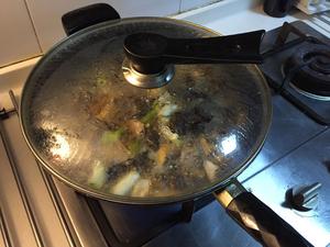 山药松蘑炖肉的做法 步骤13