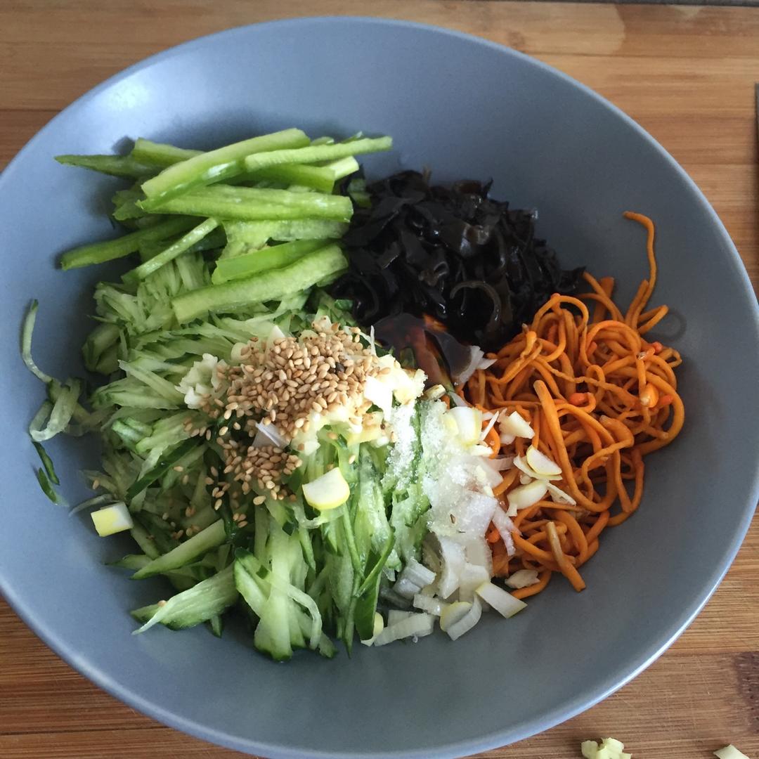 黄瓜丝拌虫草花