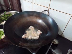 家庭版椒盐干锅牛蛙的做法 步骤4