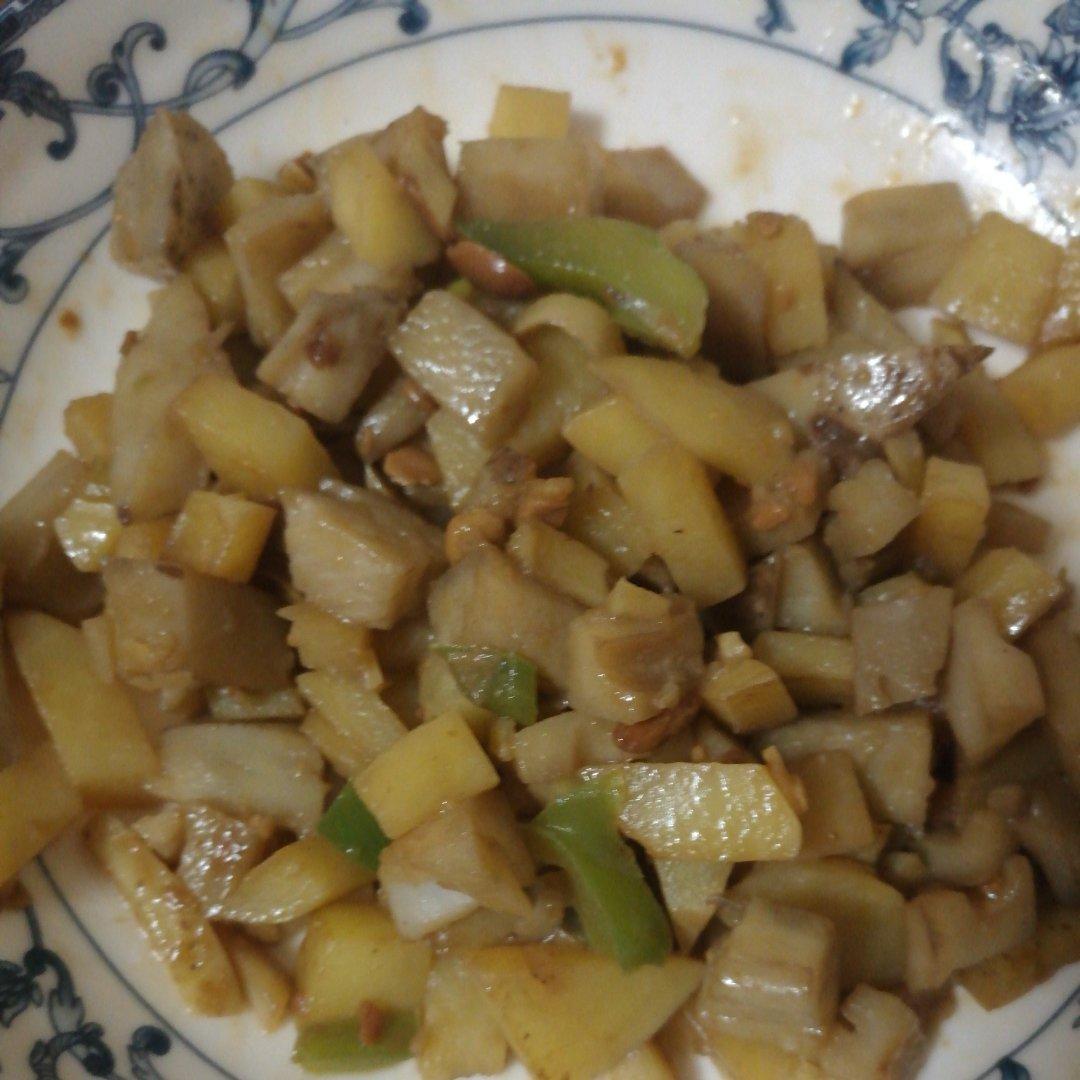 藕丁炒青椒