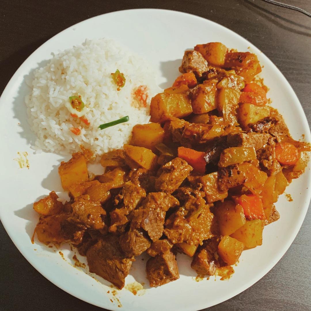 人见人爱花见花开🐤         三只小鸡日式咖喱饭