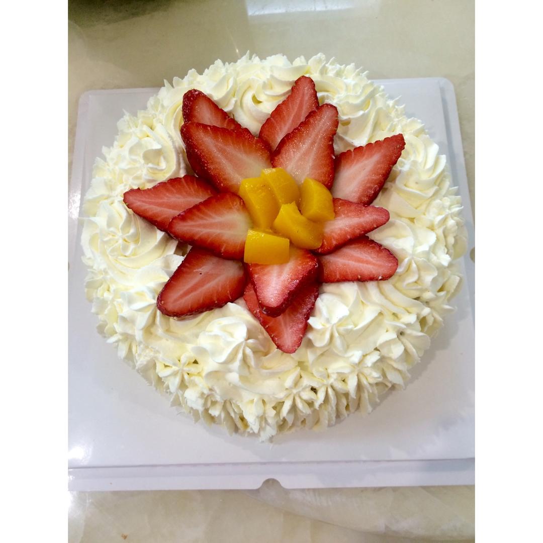 奶油水果装饰蛋糕