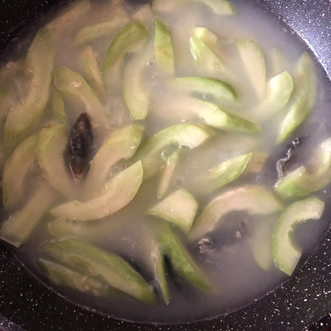 无敌鲜美之皮蛋黄瓜汤