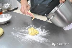 念厨烘焙DIY-蛋黄酥的做法 步骤13