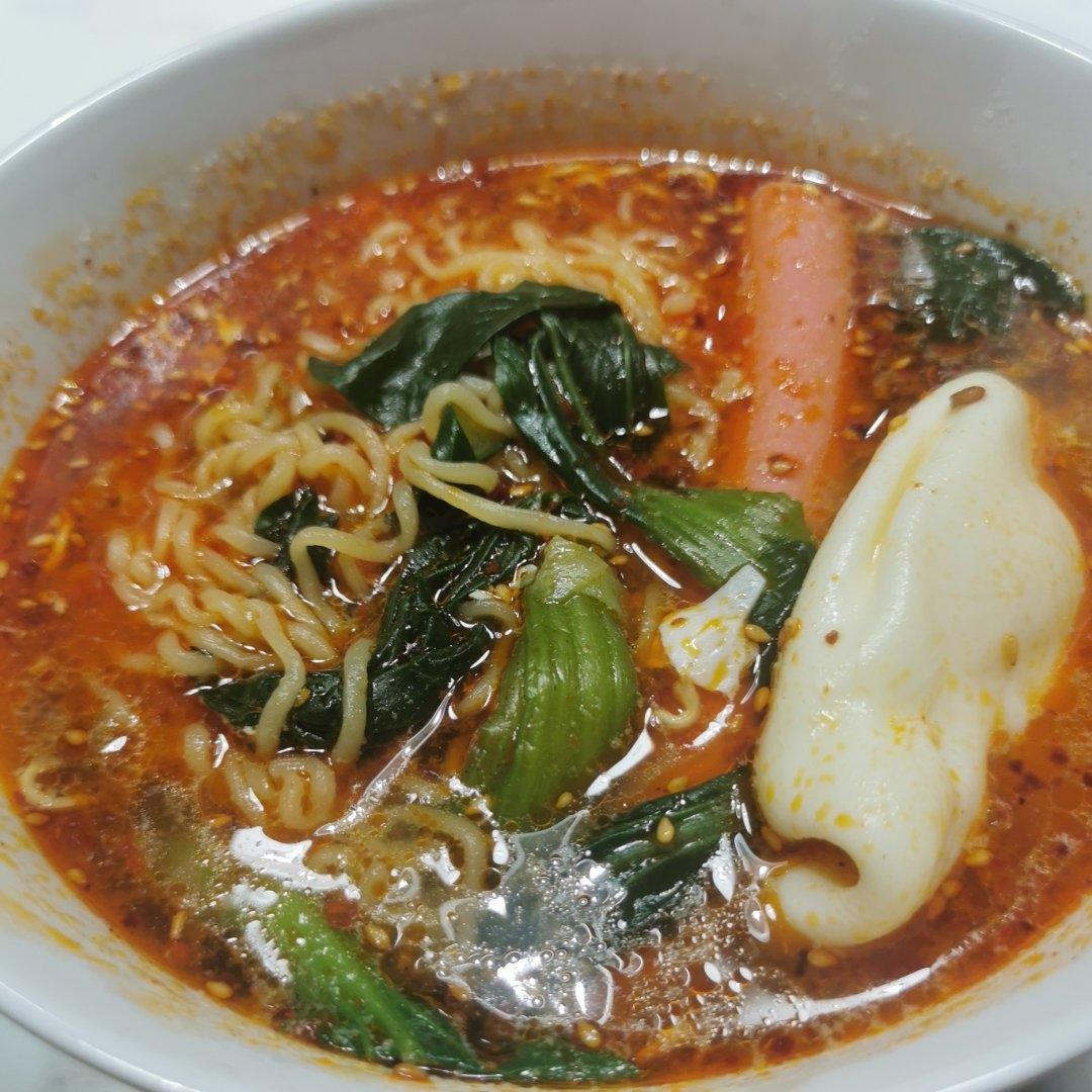 🔥好吃到一滴汤汁都不能放过～酸汤泡面
