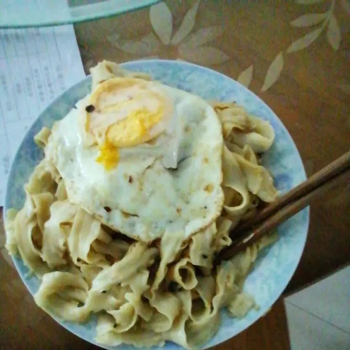 吃不够的油泼面😍