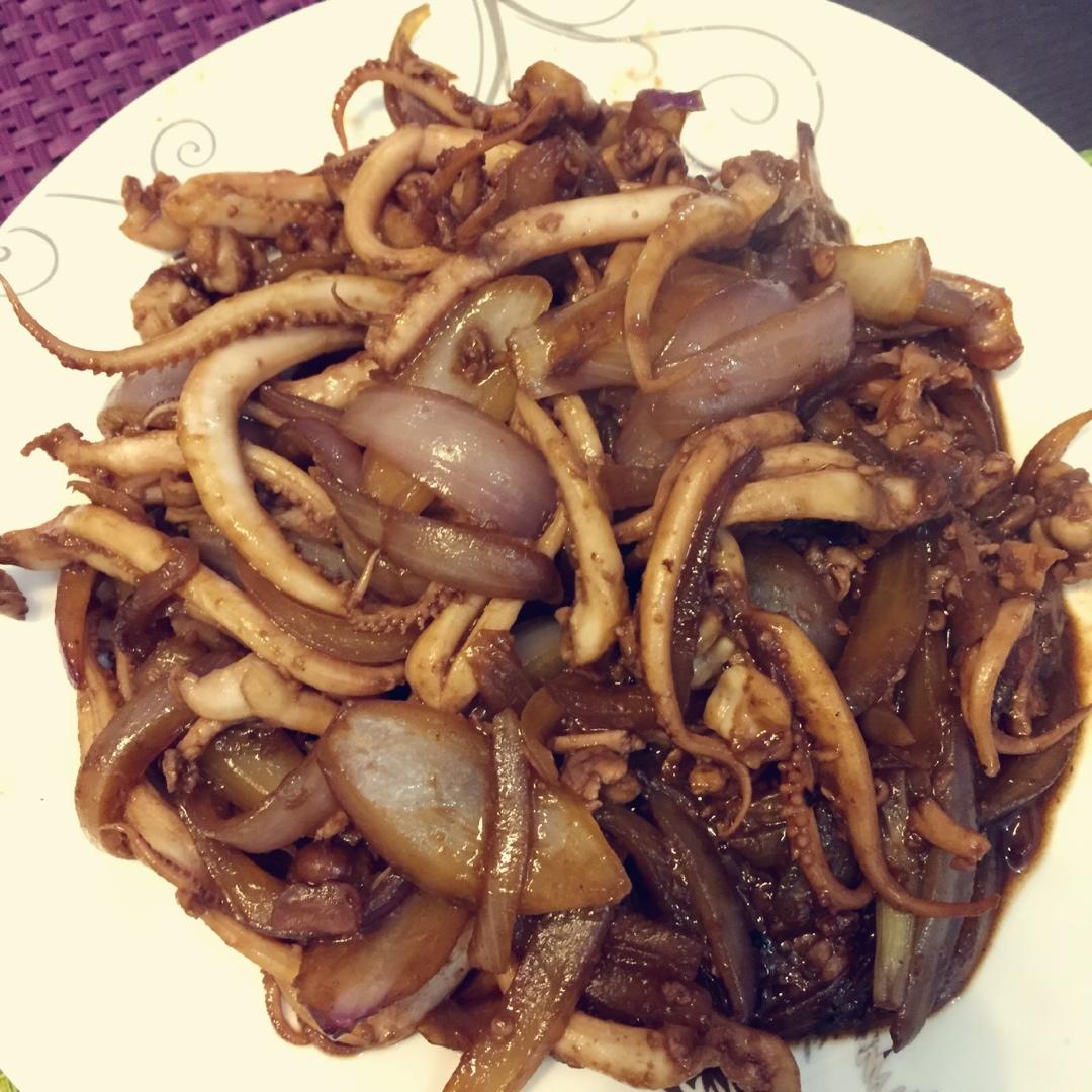 洋葱酱爆鱿鱼须
