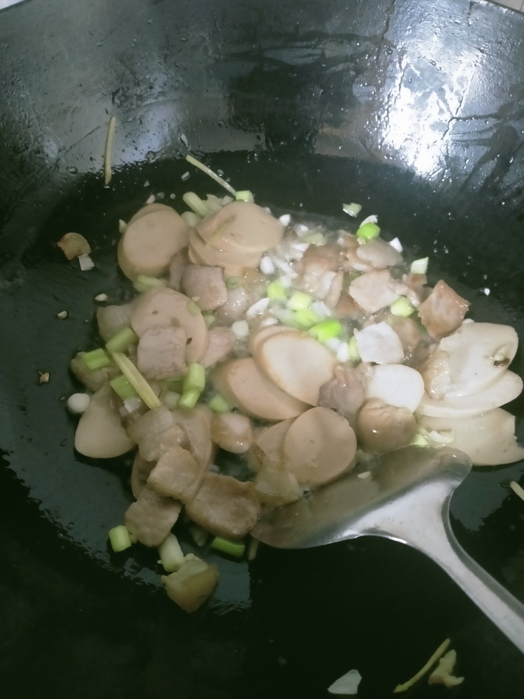 土豆片炒火腿肠的做法 步骤4