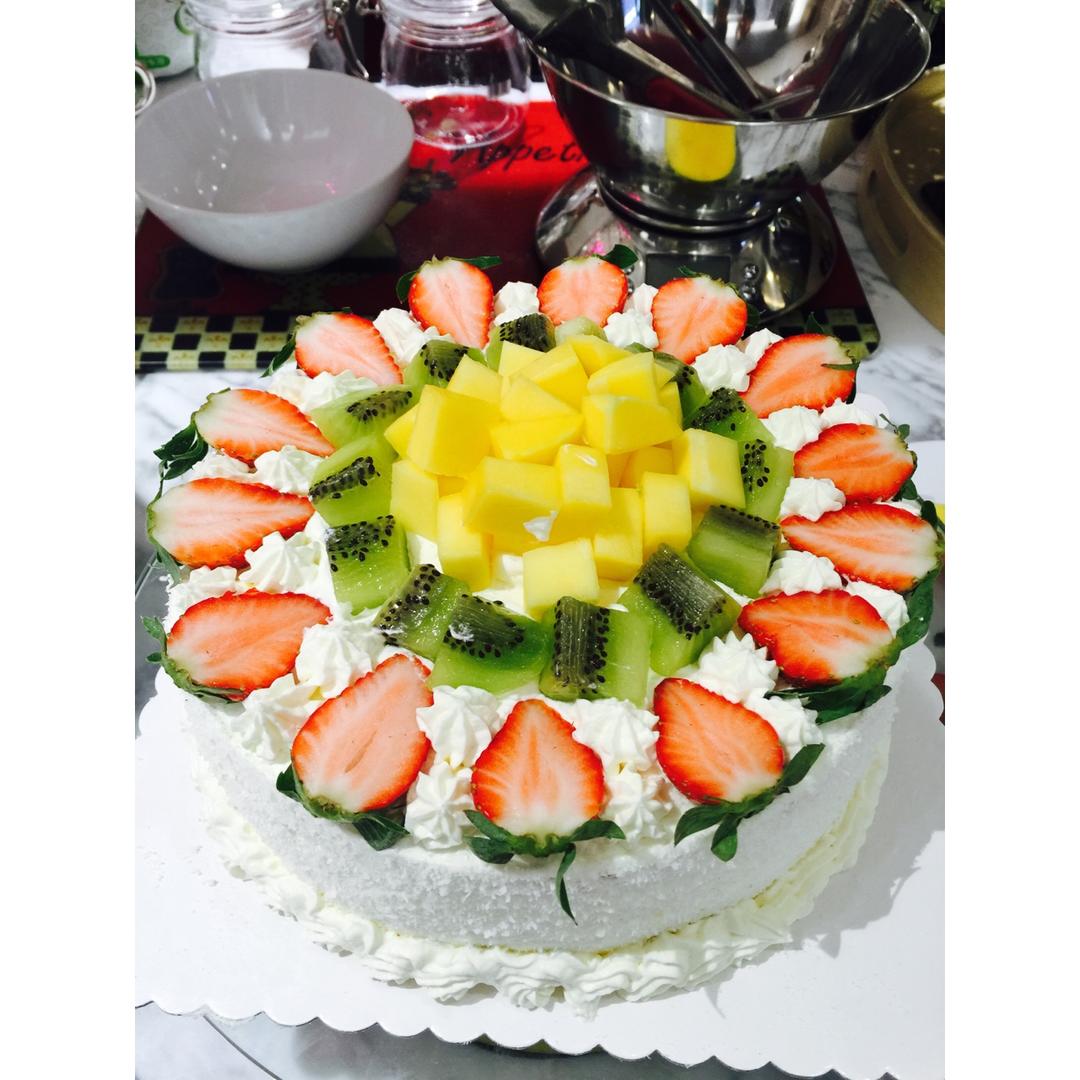 奶油水果装饰蛋糕