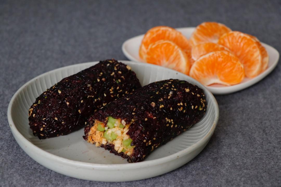 黑米粢饭团
