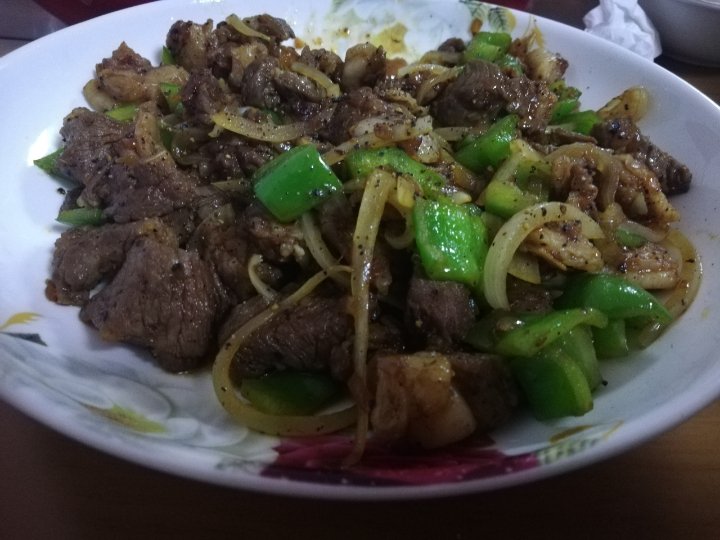 秘制铁板黑椒牛肉粒