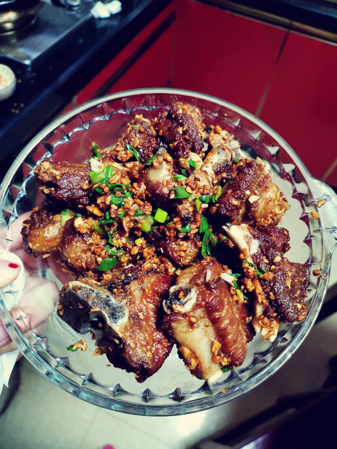 【椒盐蒜香排骨】