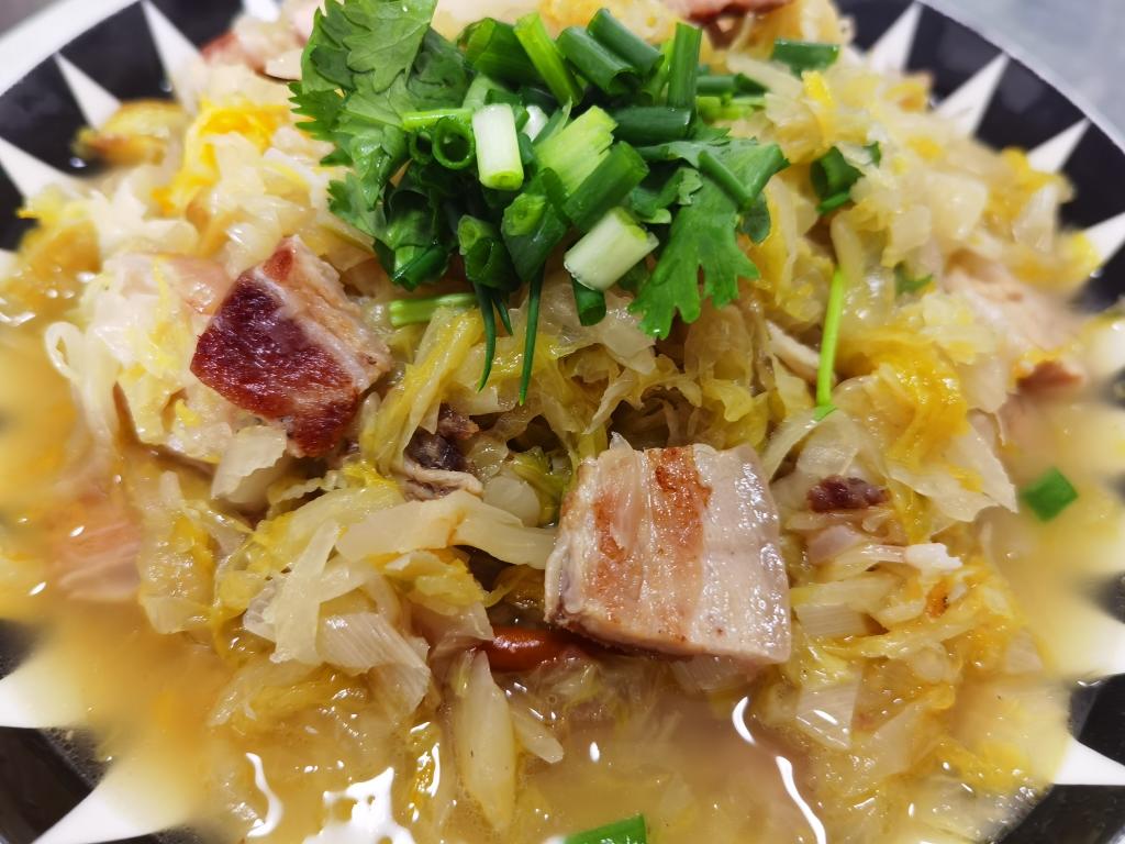 五花肉炖酸菜