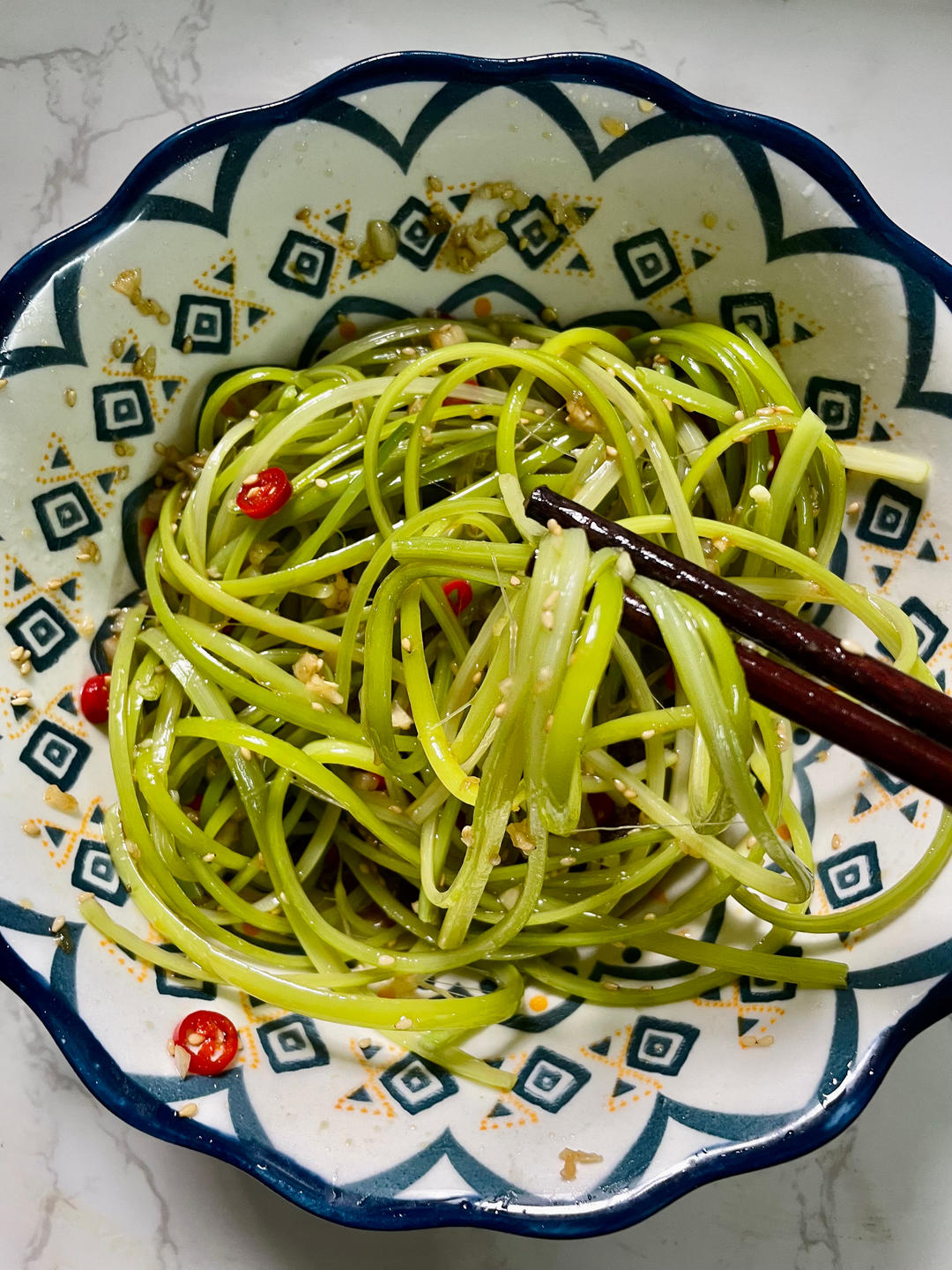 凉拌蒜苔