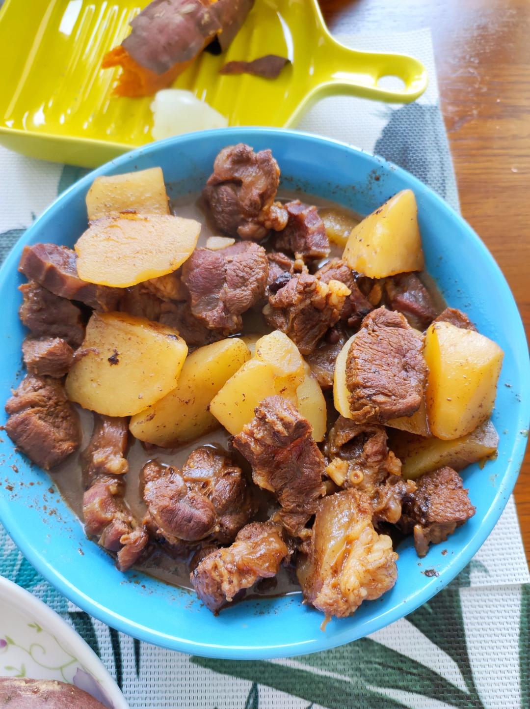 小土豆烧牛肉，红烧牛腩，好吃到舔盘
