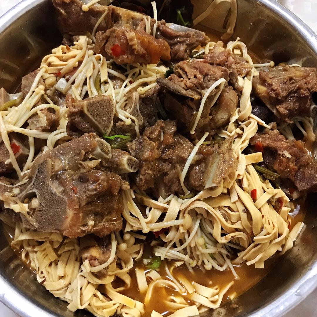 堂妈教你做红汤羊蝎子火锅